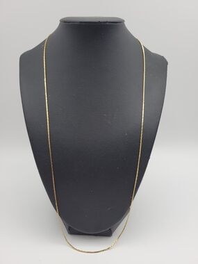Vintage 14KT Italy Solid Triangle Dainty Chain Necklace
